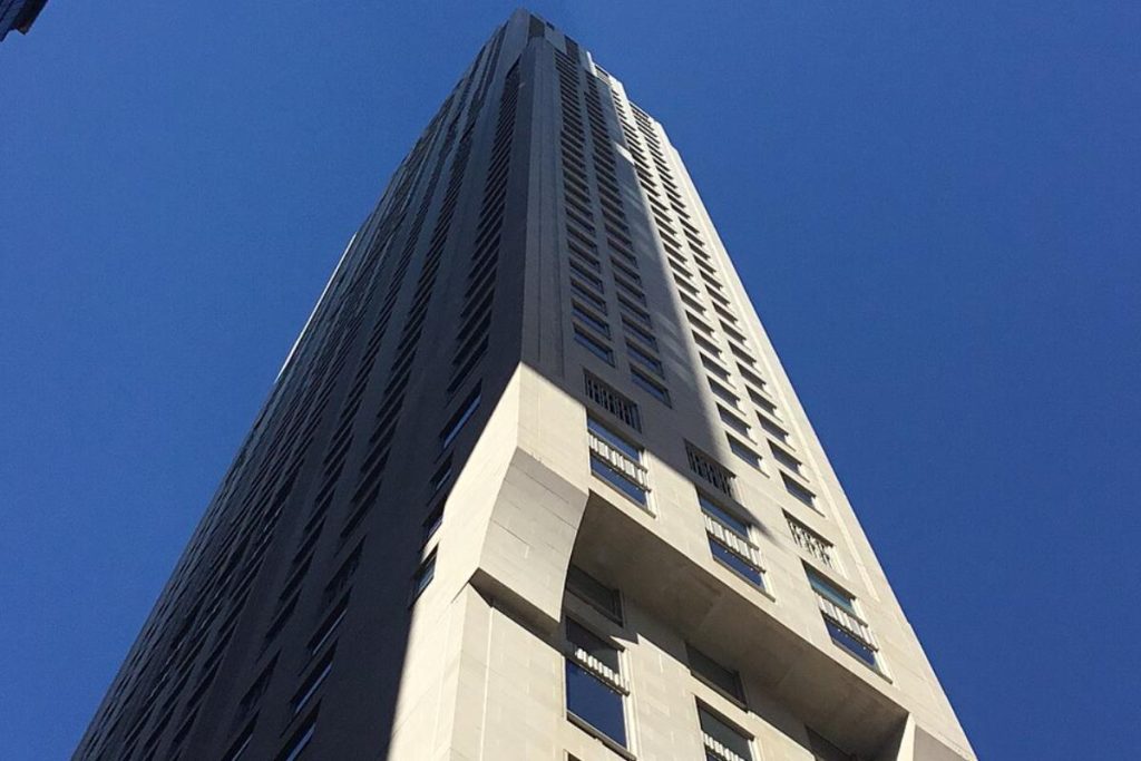 O apartamento mais caro já vendido custou R$ 1,2 bilhão, tem 2.230 m², 16 quartos, 17 banheiros e cinco varandas em quatro andares