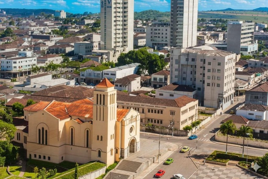 Praça Santana vista da esquina das ruas Barão do Rio Branco e Desembargador Jayme, em 1983.Foto: Facebook/Anápolis Sempre Anápolis.
