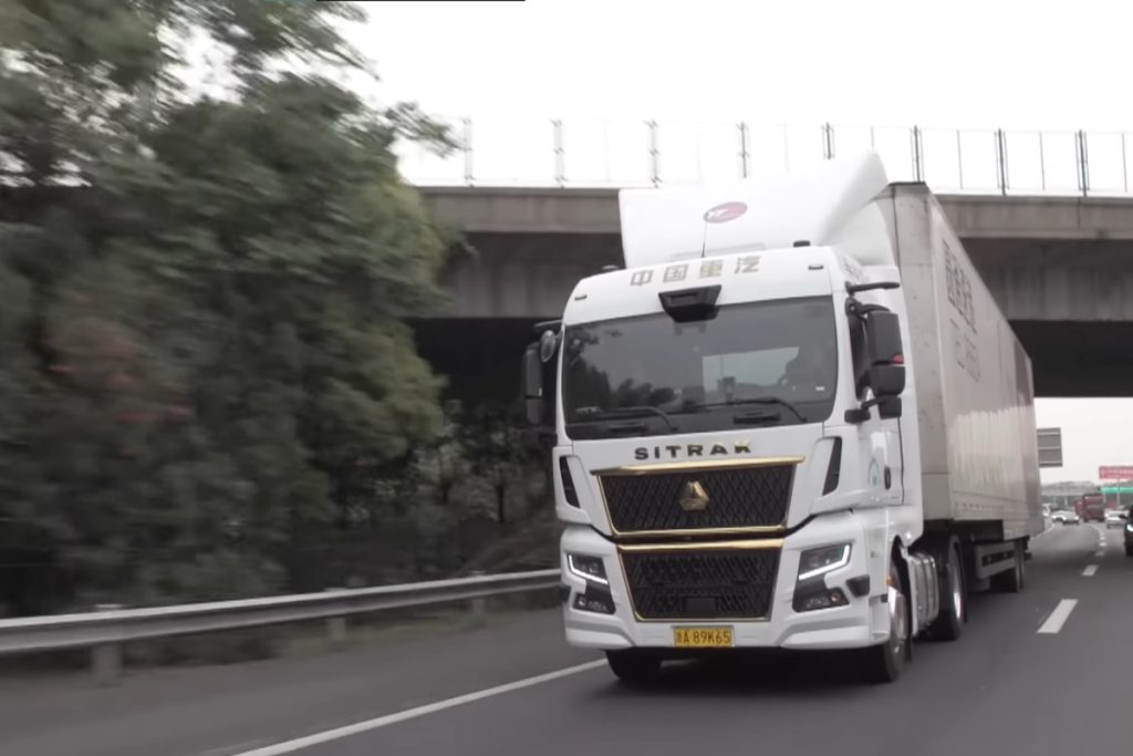 Adeus, motoristas: China está testando novo modelo nas estradas que não precisa de ninguém ao volante, facilita a vida de quem não sabe dirigir e pode reduzir acidentes