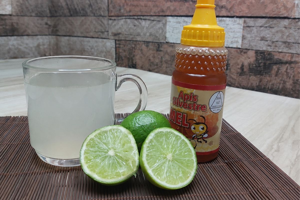 Tomar uma colher de mel com limão