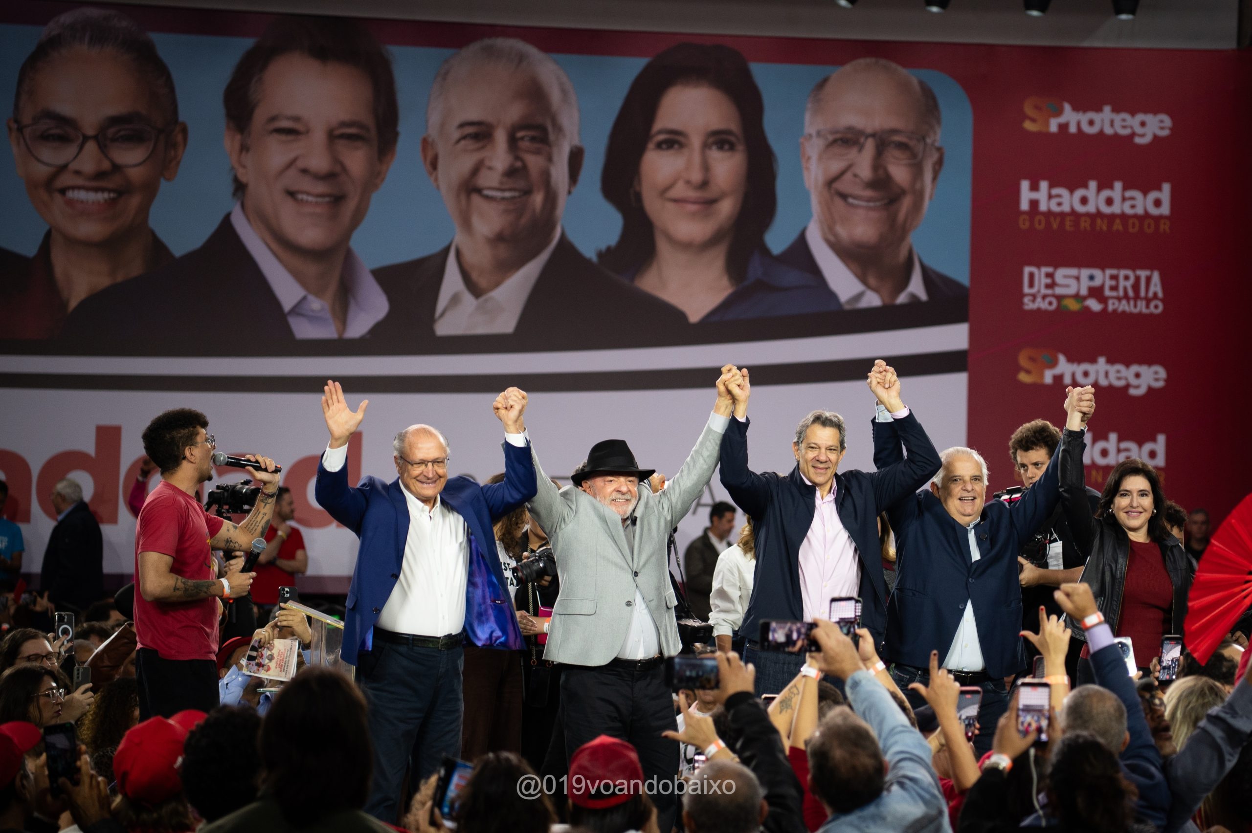 Campinas (SP), 25.07.2026 - Lula, Geraldo Alckim, Fernando Haddad, Marcio França e Simone Tebet durante Lançamento da candidatura de Fernando Haddad ao governo do estado de São Paulo durante a convenção estadual do PT. (Foto: Rebeca Schumacker/Ofotográfico/Folhapress)