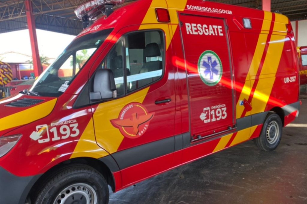 Idoso é socorrido após cair sobre copo de vidro em Anápolis