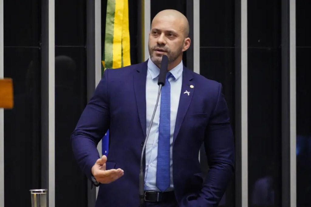 Moraes dá 48h para Daniel Silveira explicar publicação de vídeo no X