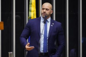 Moraes dá 48h para Daniel Silveira explicar publicação de vídeo no X