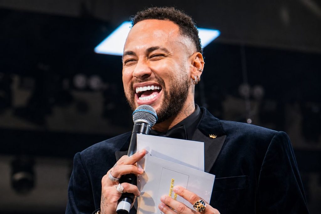 Leilão de Neymar inclui fim de semana na casa do jogador e raquete assinada por João Fonseca