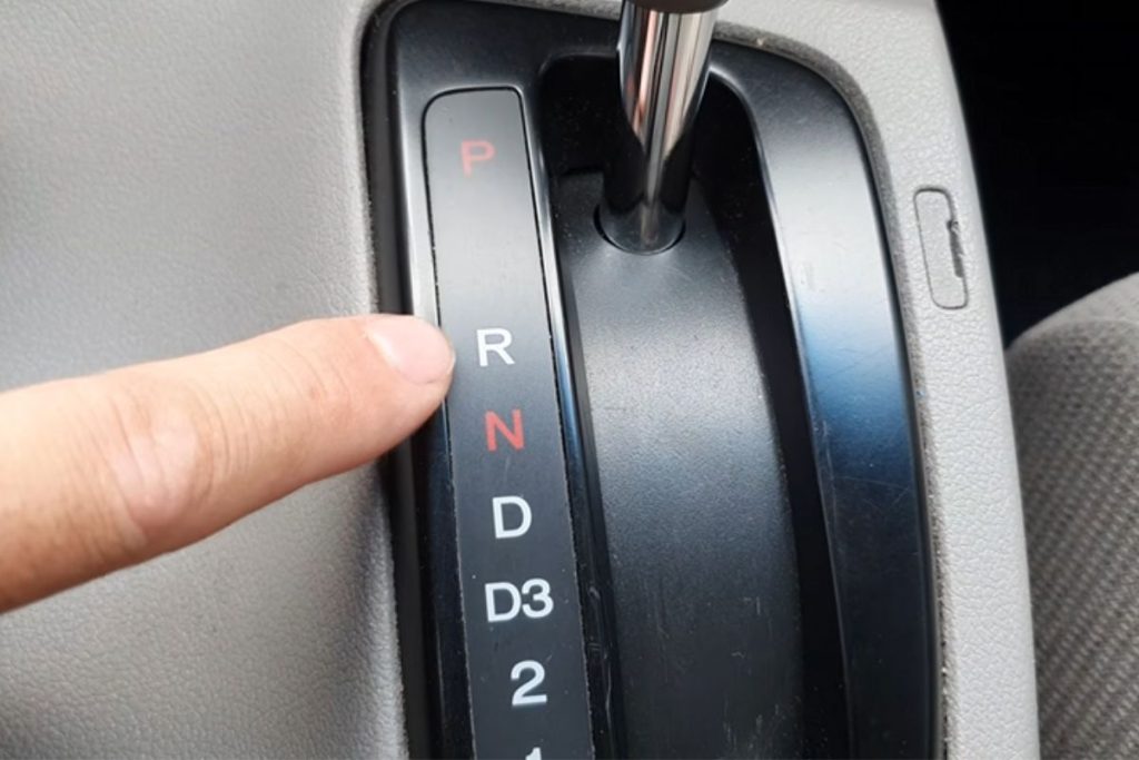P, R, N e D: o que significam as letras do carro automático e para que serve cada uma delas