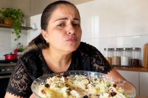 repolho ralado com maçã picada