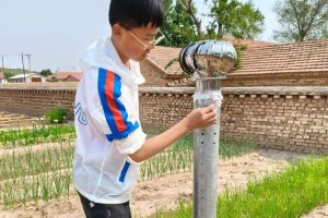 Adolescente de 14 anos consegue criar solução capaz de "produzir” água no deserto