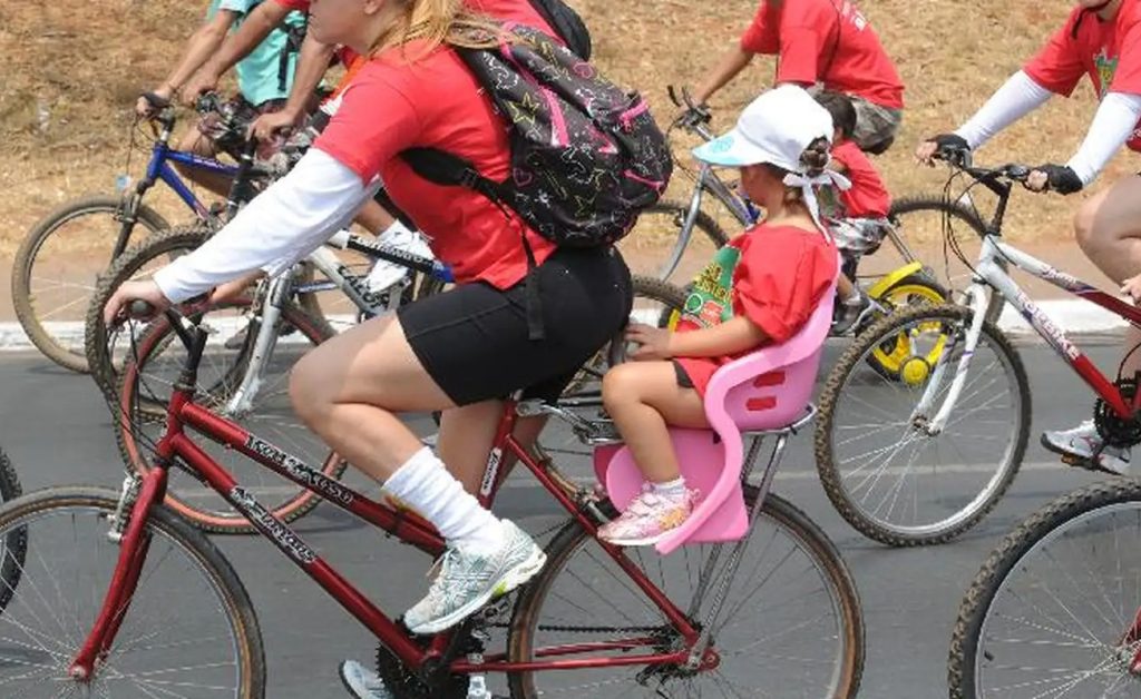 Novas regras querem proibir adolescentes de usar bicicletas elétricas; entenda o que muda