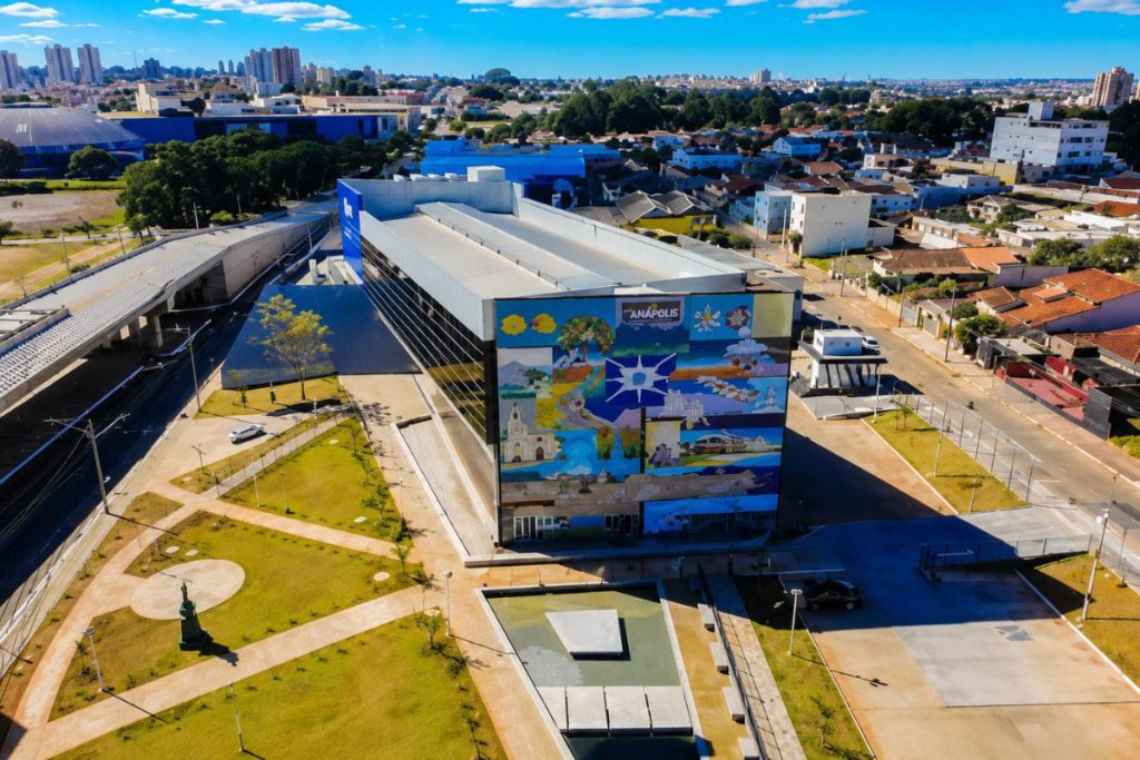 Prefeitura investiga "farra dos atestados" após quase 60% dos servidores se afastarem em Anápolis
