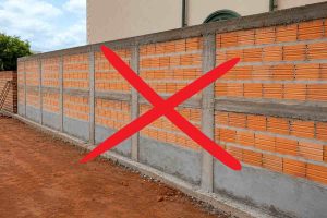 Adeus, muros tradicionais: nova opção mantém a casa mais fresca, deixa a fachada mais elegante e vira tendência em imóveis de luxo em 2026, segundo arquitetos