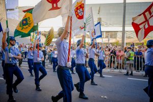 Militares participam do tradicional desfile cívico em comemoração ao aniversário de Anápolis, que reúne instituições das forças de segurança, educação, cultura e serviços públicos. (Foto: Paulo de Tarso / Prefeitura de Anápolis)