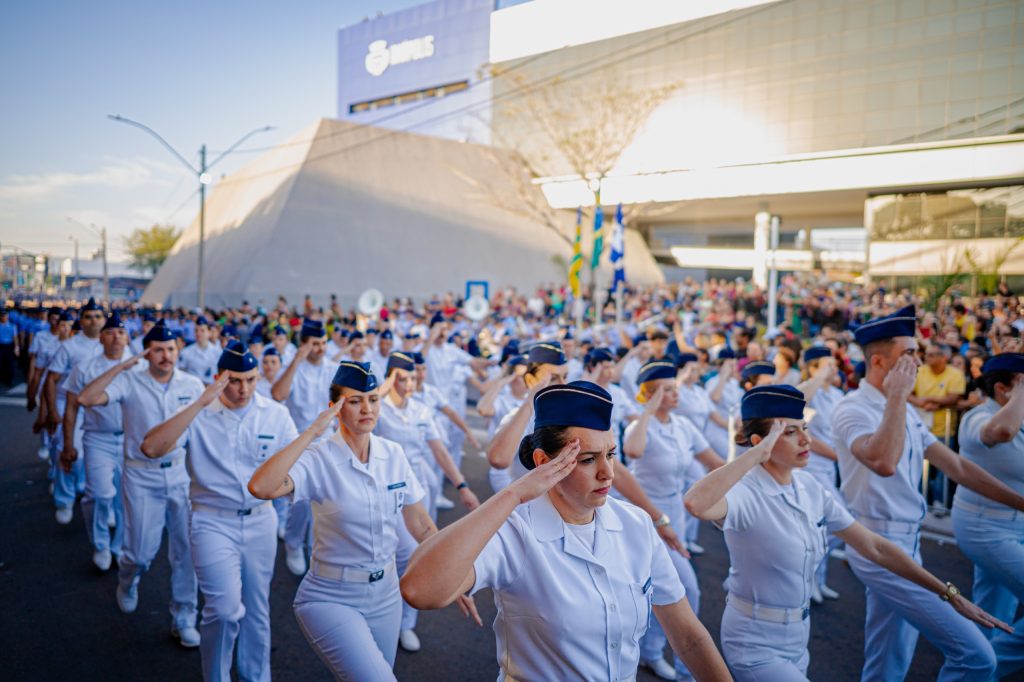 Desfile cívico reúne representantes de diferentes instituições em celebração ao aniversário de Anápolis. (Foto: Paulo de Tarso / Prefeitura de Anápolis)
