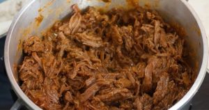 Carne para Desfiar depende do corte escolhido. Alguns oferecem mais colágeno, absorvem melhor os temperos e garantem uma textura muito mais macia