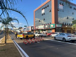 Bloqueio da CMTT causou congestionamento na Avenida Brasil, em Anápolis.