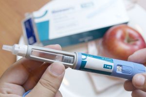 Adolescentes com obesidade poderão receber "caneta emagrecedora" de graça em Goiás