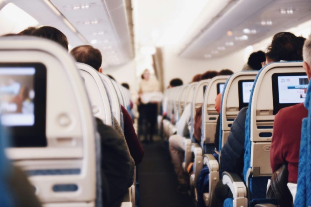 A maior viagem de avião do mundo tem 15.349 km, quase 19 horas de voo, não existe classe econômica e capacidade para 161 passageiros