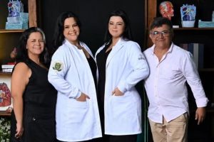 Feirante começou a vender pastel em 1997 porque o marido ficou desempregado, fabrica a própria massa e prepara mais de 50 recheios, e hoje banca com a barraca as duas mensalidades de Medicina das filhas