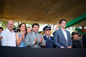 Desfile pelos 119 anos de Anápolis reúne cerca de 8 mil pessoas e celebra história do município