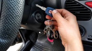 Adeus, chaves do carro: tecnologia que permite abrir e ligar o veículo pelo celular deve dominar os novos modelos até 2028 no Brasil