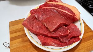 Não é vinagre, nem limão: como amaciar qualquer carne e ainda realçar o sabor, segundo chefs de cozinha