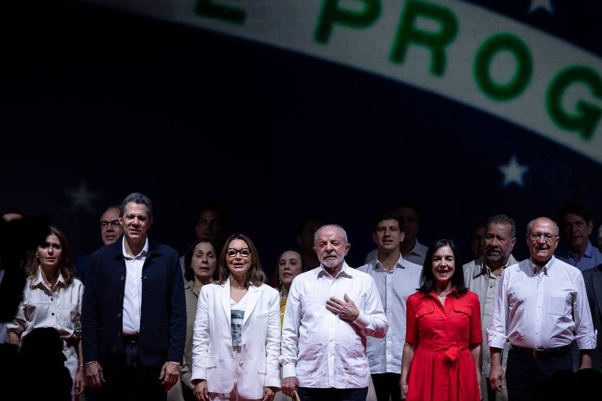 Lula é oficializado candidato à reeleição e tentará 4° mandato em novo embate com clã Bolsonaro