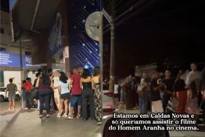 Fila em cinema de Caldas Novas
