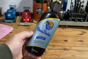óleo de peroba em móveis de madeira