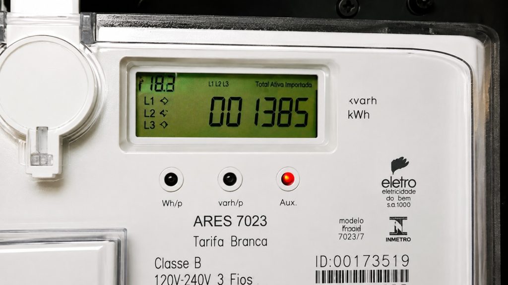 A Geladeira pode consumir cerca de um quarto de toda a energia elétrica de uma residência por permanecer ligada continuamente