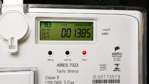 A Geladeira pode consumir cerca de um quarto de toda a energia elétrica de uma residência por permanecer ligada continuamente