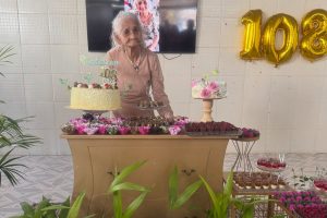 Dona Madalena comemorou 108 anos ao lado de moradores, familiares e colaboradores do Lar dos Idosos de Bela Vista de Goiás. (Foto: Reprodução/@casadoidosodnl)