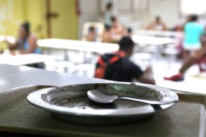 Não é só o que você come: limitar o horário das refeições pode ajudar a preservar a memória, aponta estudo