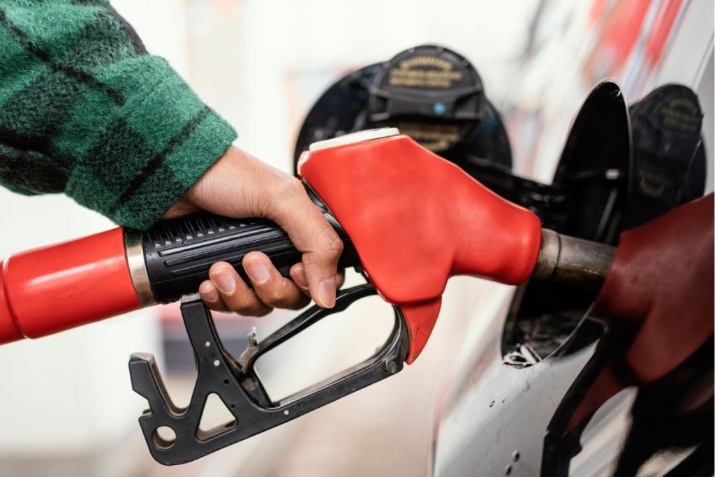 O melhor horário para abastecer o carro