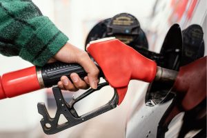 O melhor horário para abastecer o carro