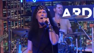 Dave Evans, vocalista original do AC/DC, tem show marcado em Goiânia.