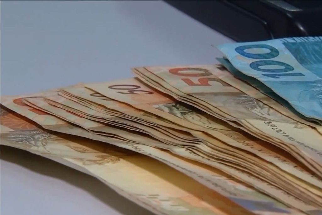 Abono Salarial pode chegar a R$ 1.621 em 2026 e permanece disponível para saque até 30 de dezembro