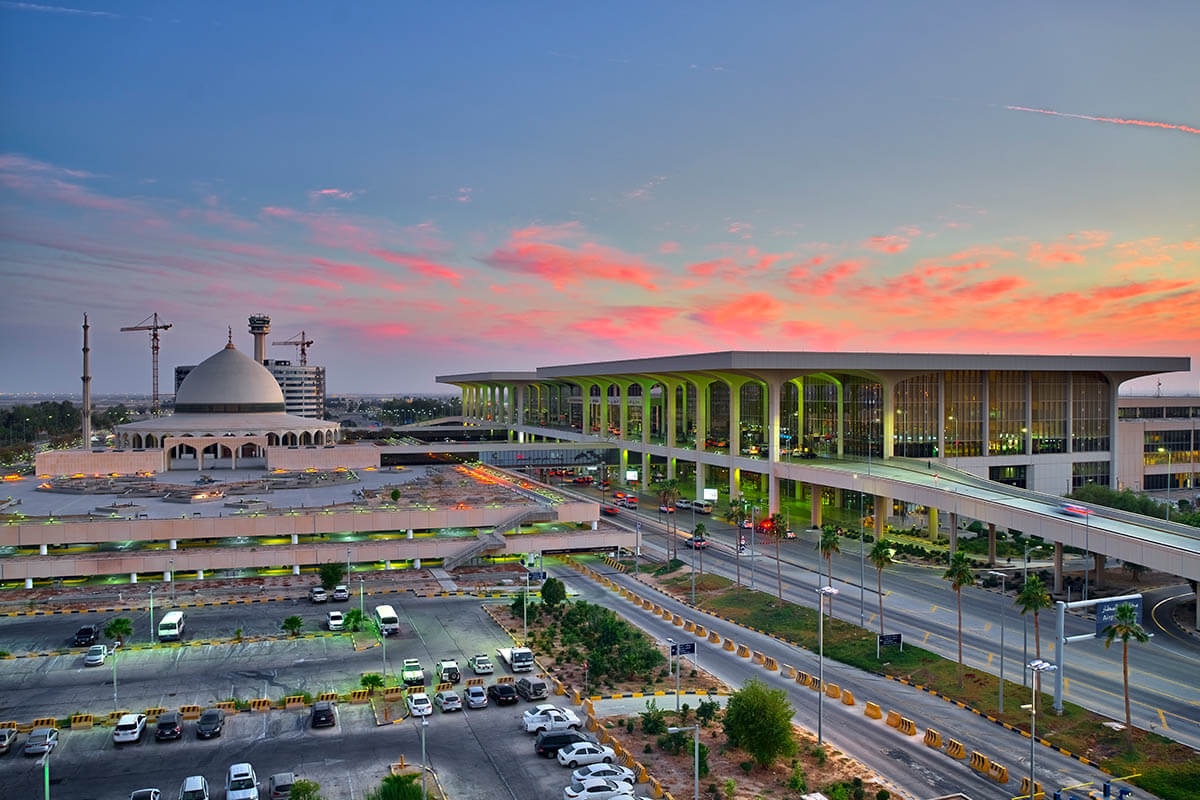 O maior aeroporto do mundo tem 776 milhões de metros quadrados, custou cerca de 1 bilhão de dólares, foi erguido no deserto e ocupa uma área maior do que o Bahrein