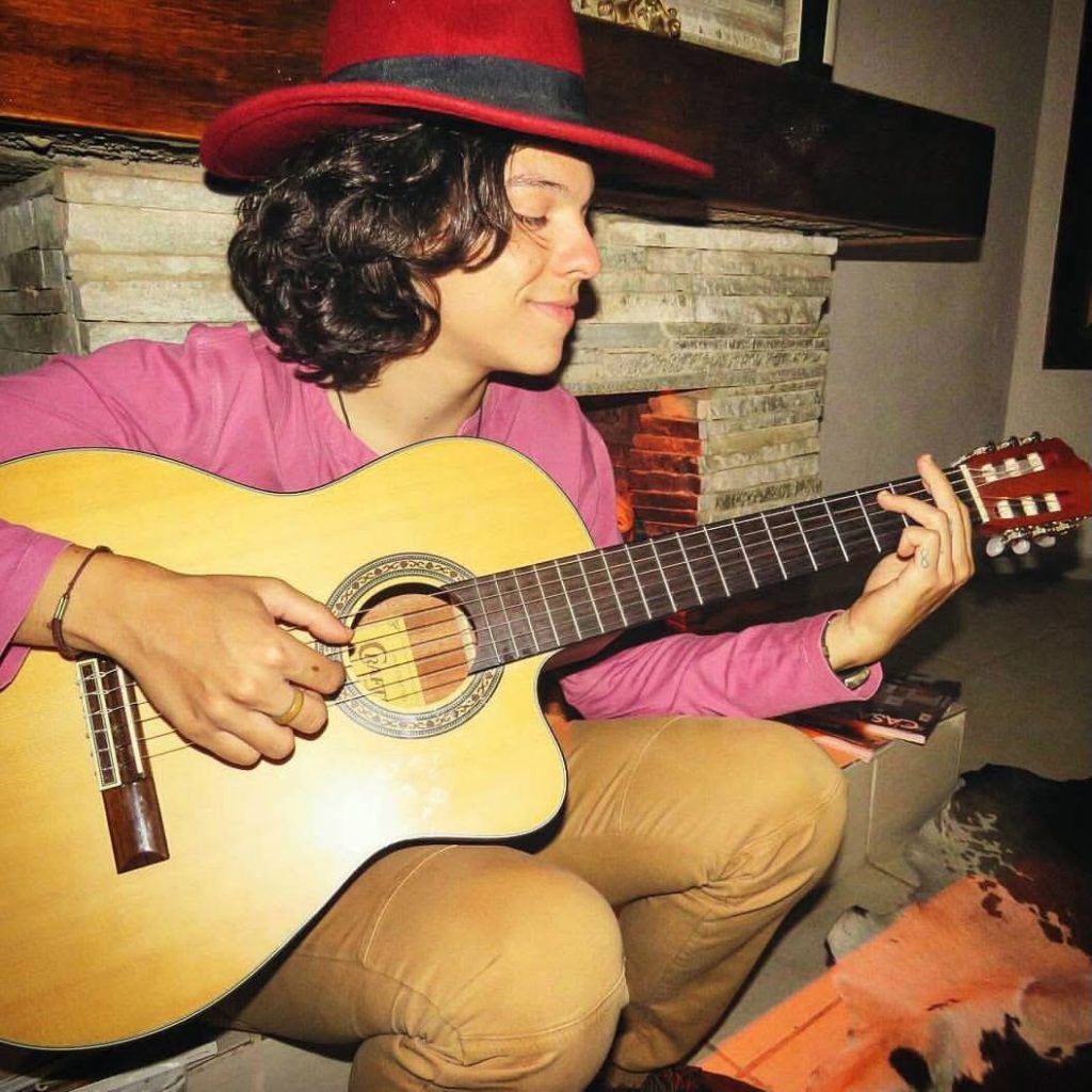 Em 2016, Gabriel Nandes já levava sua música aos palcos de Anápolis. (Foto: Reprodução/Redes sociais)