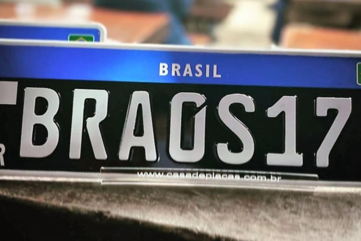 O que significa a placa Mercosul preta com letras cinza, segundo o Departamentos de Trânsito