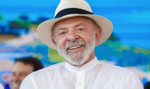 Lula lidera entre idosos, e Flávio quer usar vice que relatou CPI do INSS para crescer no grupo