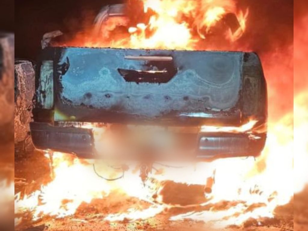 Motorista morre e outro fica ferido após colisão que deixou veículos em chamas na GO-230