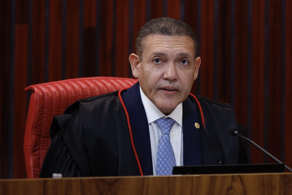 O ministro Kássio Nunes Marques, vice-presidente da corte, durante sessão plenária do TSE (Foto: Pedro Ladeira/Folhapress)