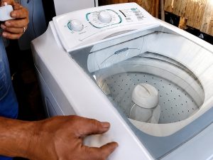 máquina de lavar estragada
