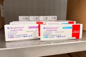 Imunização contra vírus que causa bronquiolite segue até fim de agosto em Goiânia