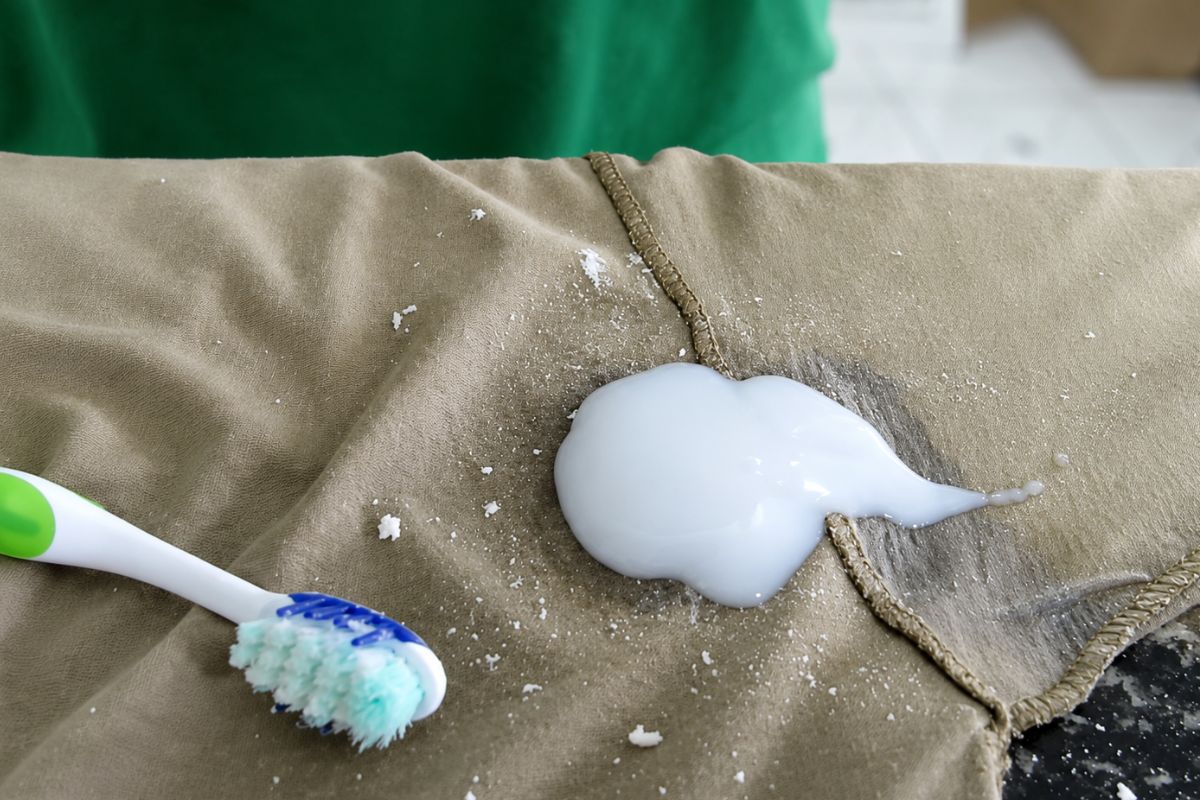 remover acúmulo de desodorante e suor