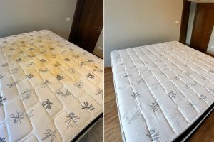 Borrifar água com bicarbonato de sódio no colchão