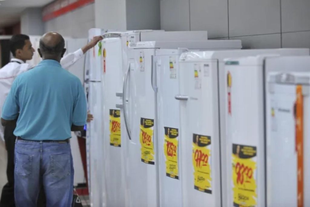 Equatorial Goiás dá 50% de desconto na compra de geladeiras e ar-condicionado; veja como participar