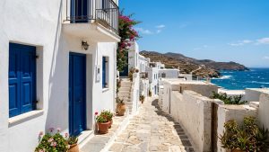 Portas e janelas pintadas de azul: por que os gregos tem essa tradição e qual a função por trás das pinturas
