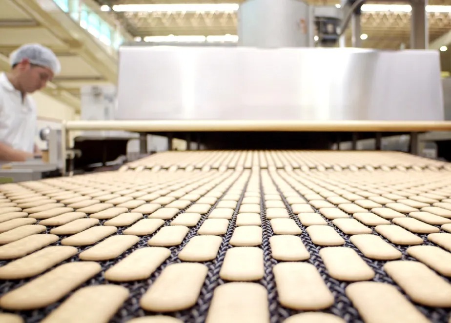 Depois de 112 anos fabricando o biscoito mais vendido do Brasil, indústria familiar é comprada por fundo estrangeiro e muda a receita, a embalagem e o tamanho