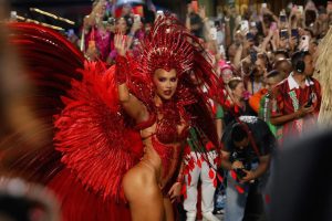 Virginia deixa posto de rainha de bateria da Grande Rio